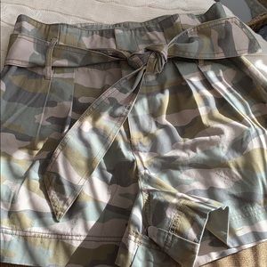 Camo Highwaisted Tie Shorts